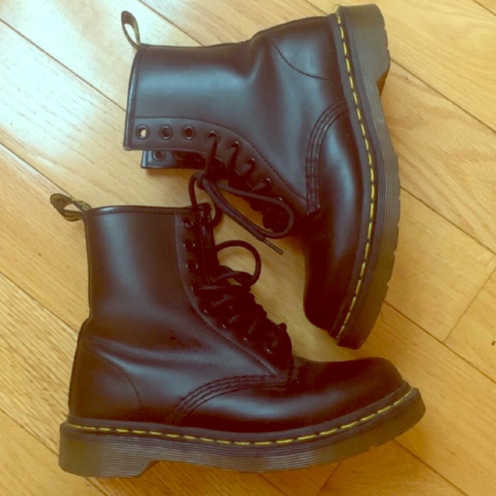 DR. MARTENS MATTE BLACK BOOTS SIZE 5 US